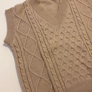 Women's Cable Knit Sweater Vest- Tan